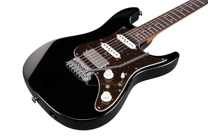 Ibanez AZ2204N Prestige Schwarz mit Koffer